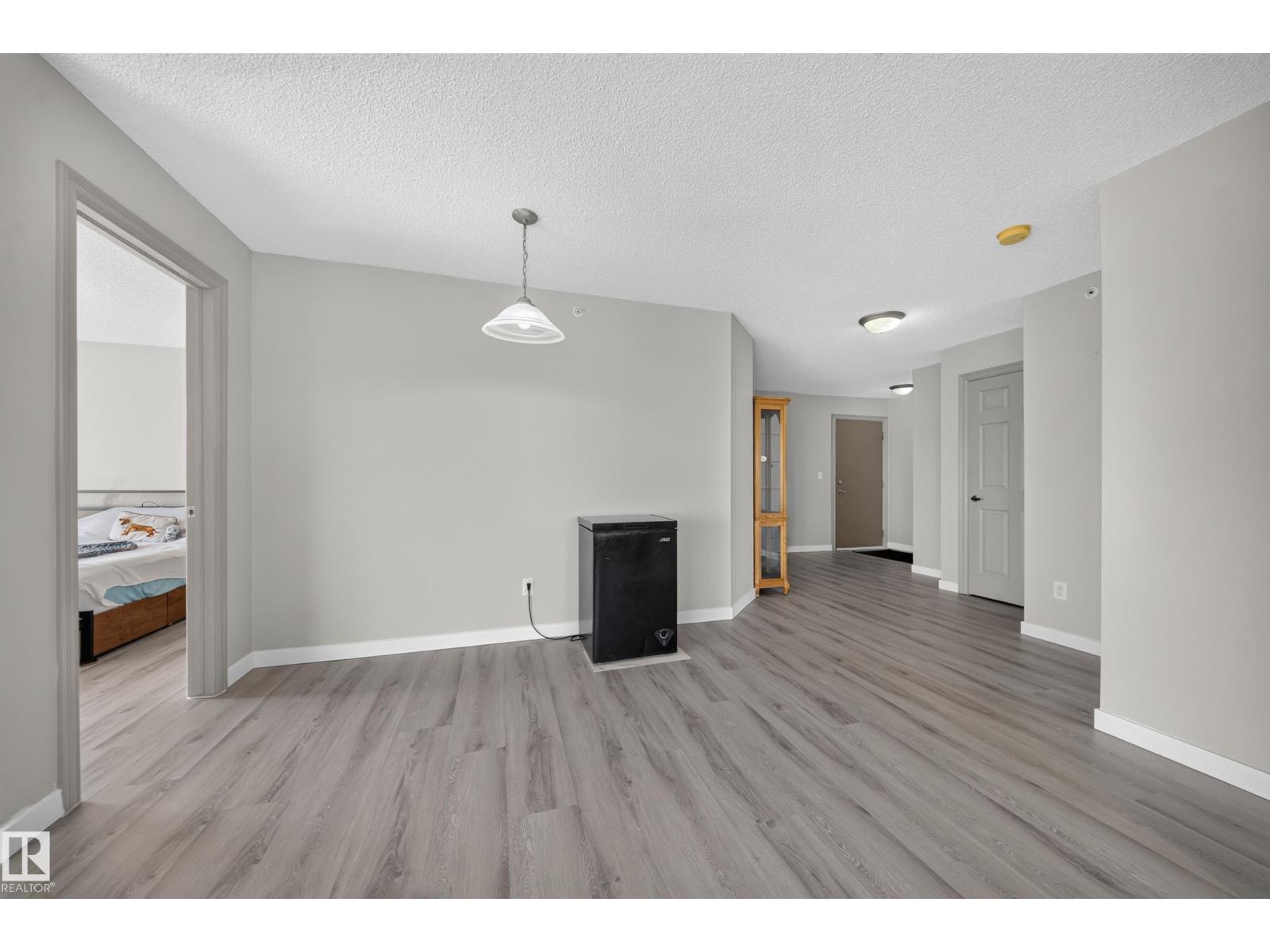 #419 4407 23 ST NW - Image 25