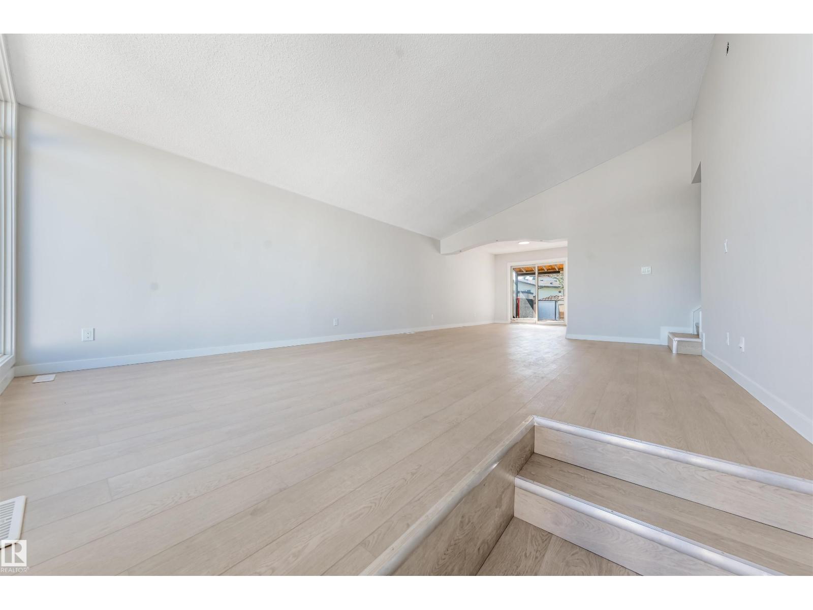1768 48A ST NW - 11