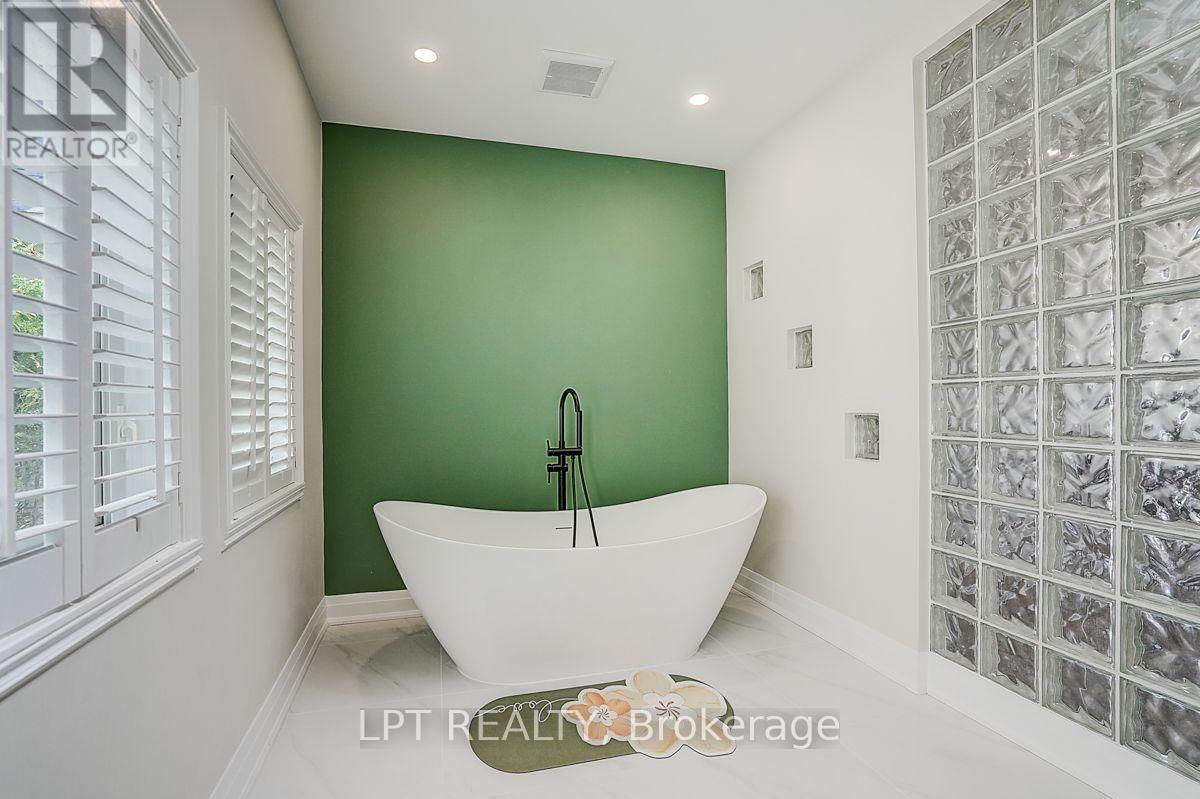 38 METROPOLITAN CRESCENT - Image 42