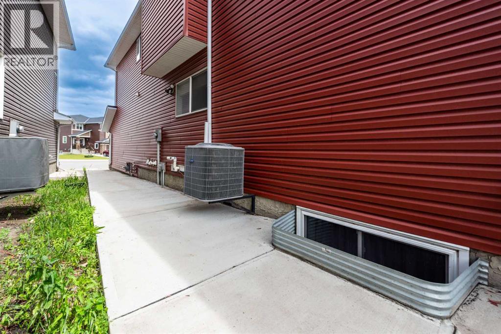 227 Redstone Heights NE - 44