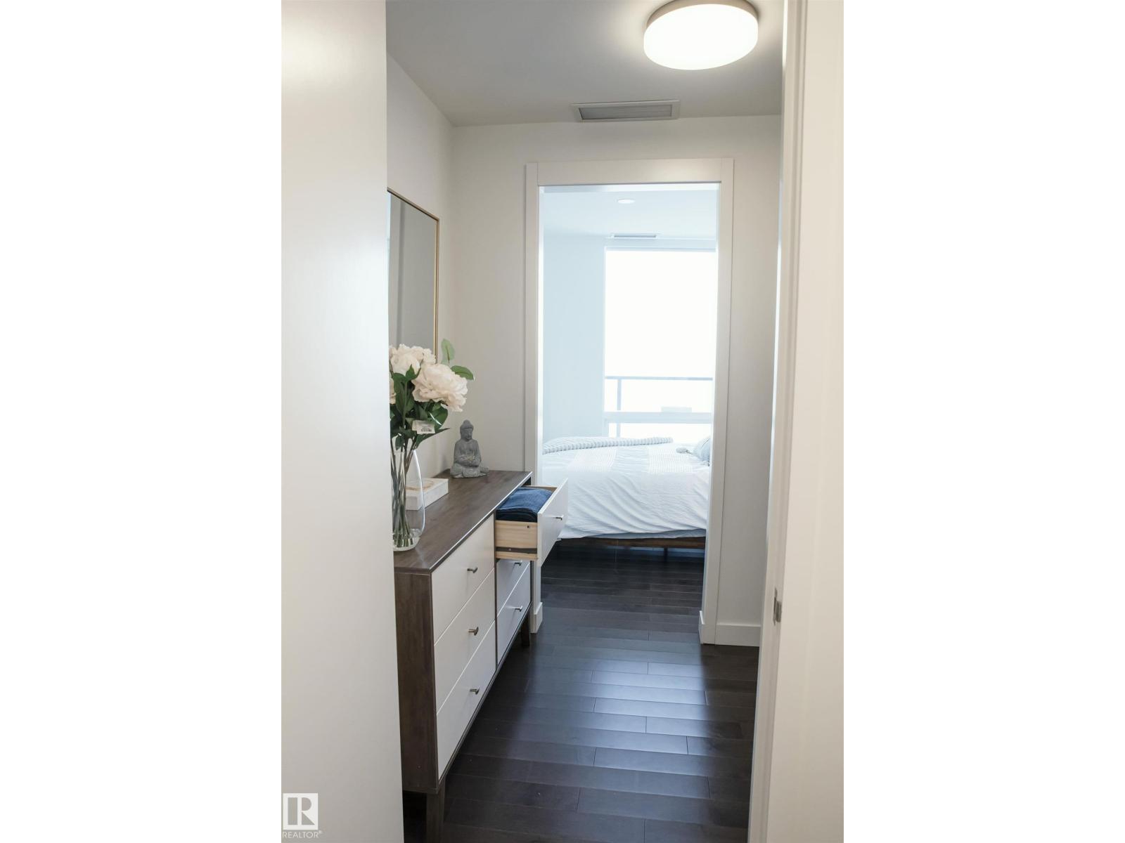 #3410 10360 102 ST NW - 18