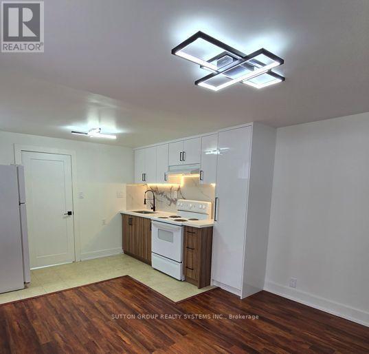 Photo of 2886 Lake Shore Boulevard