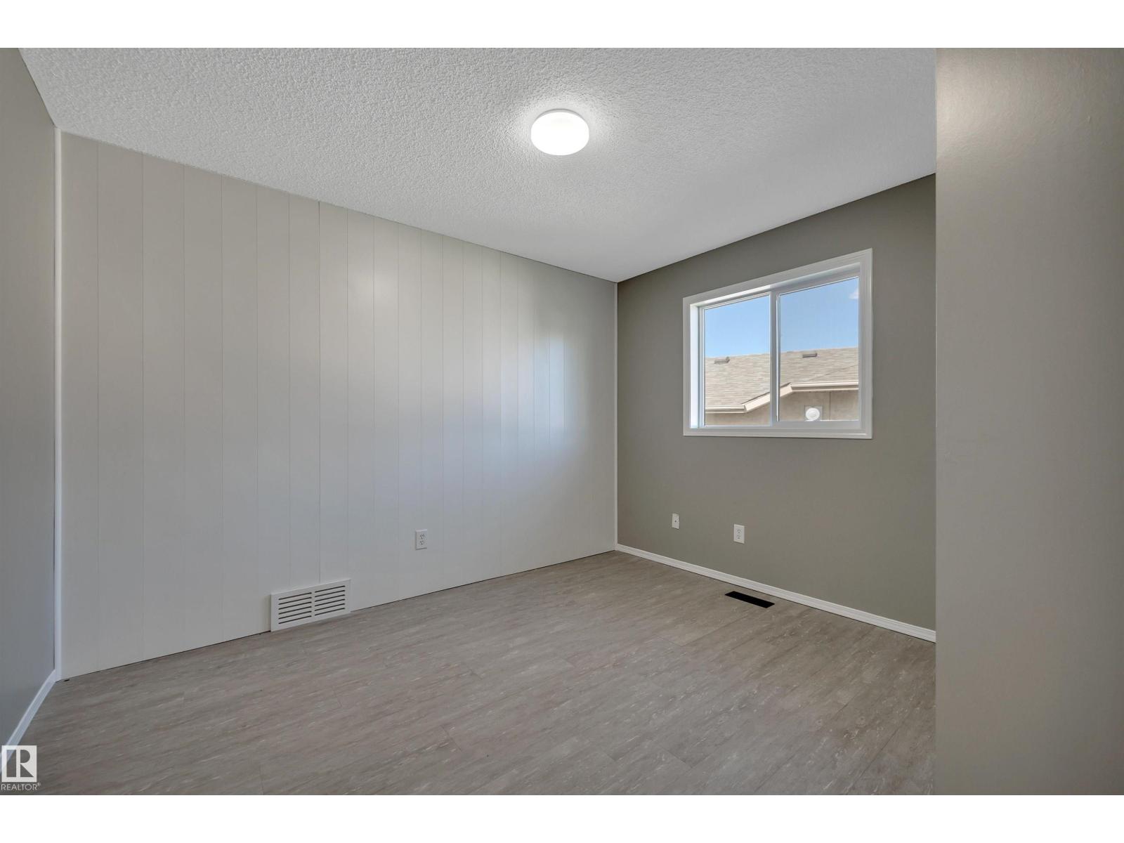 32 MEADOWVIEW DR - Image 24