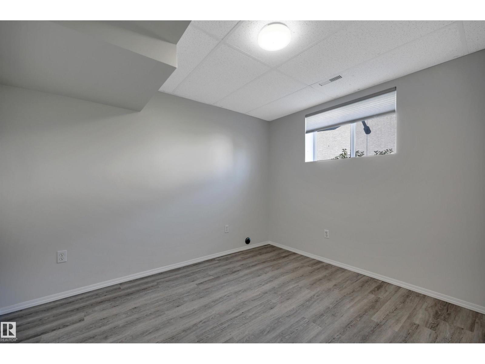 32 MEADOWVIEW DR - Image 42