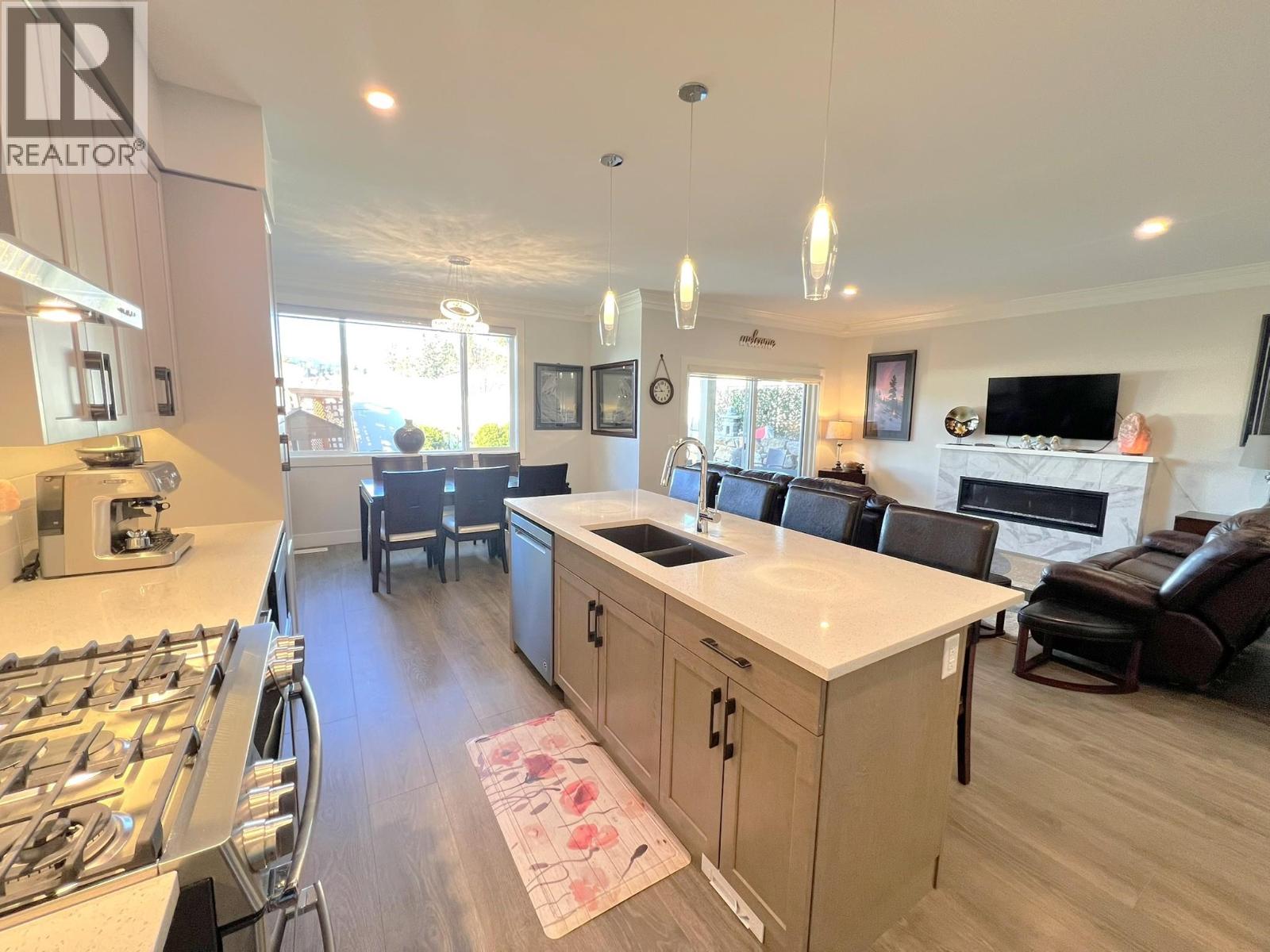 3369 Hawks Crescent - 2