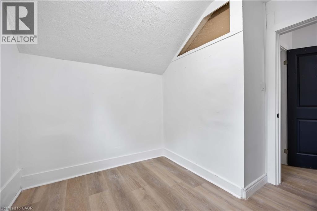 173 BROCK Street S - 27