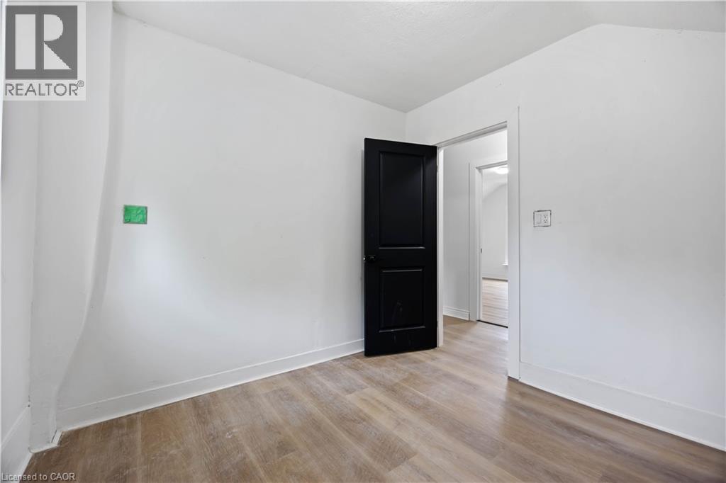 173 BROCK Street S - 25