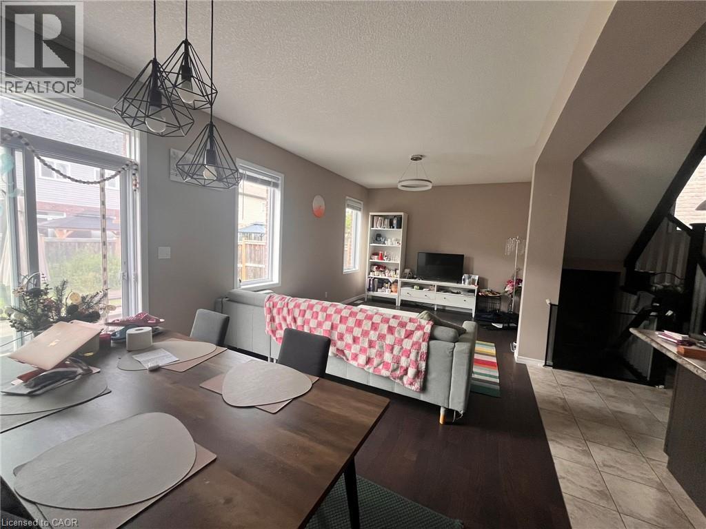 298 SE BUTTONBUSH Street — photo 3