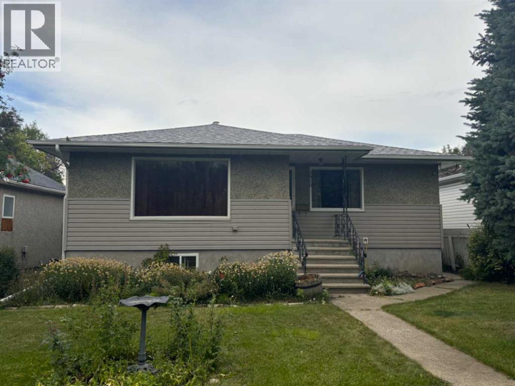1915 1 Avenue N - 1