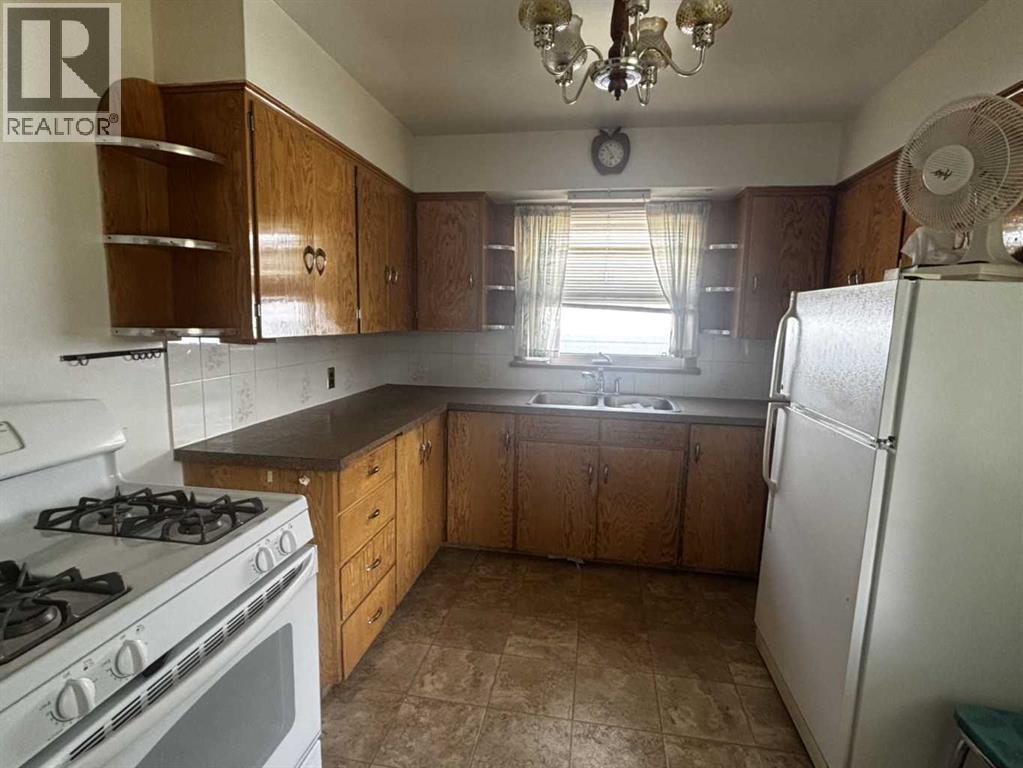1915 1 Avenue N - Image 3