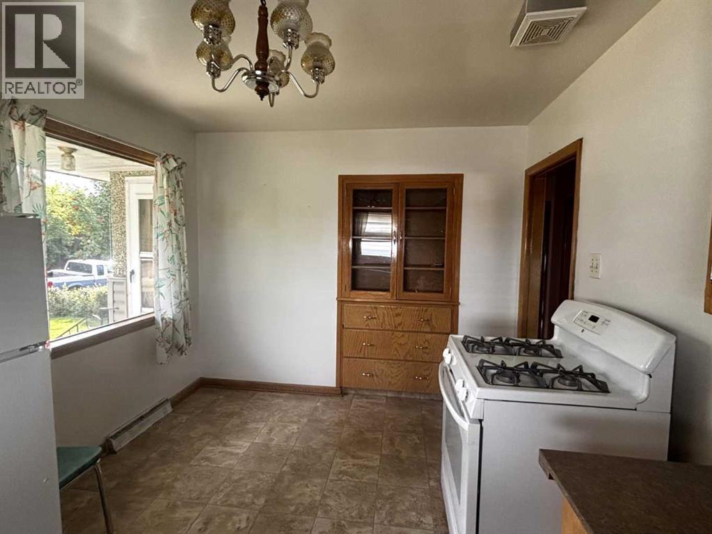 1915 1 Avenue N - Image 4