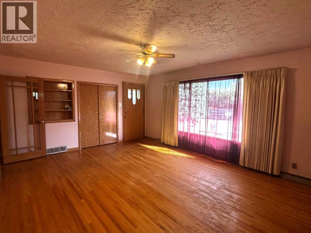 1915 1 Avenue N - Image 6
