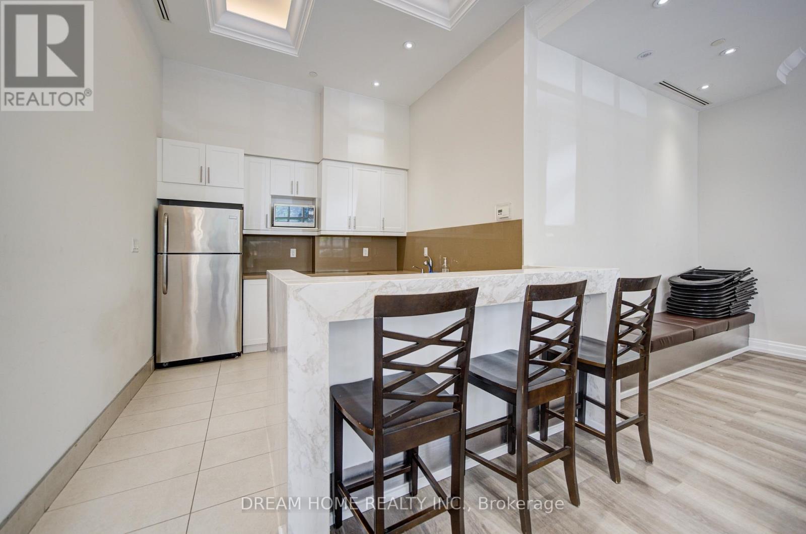 #322 2396 MAJOR MACKENZIE DRIVE - 16