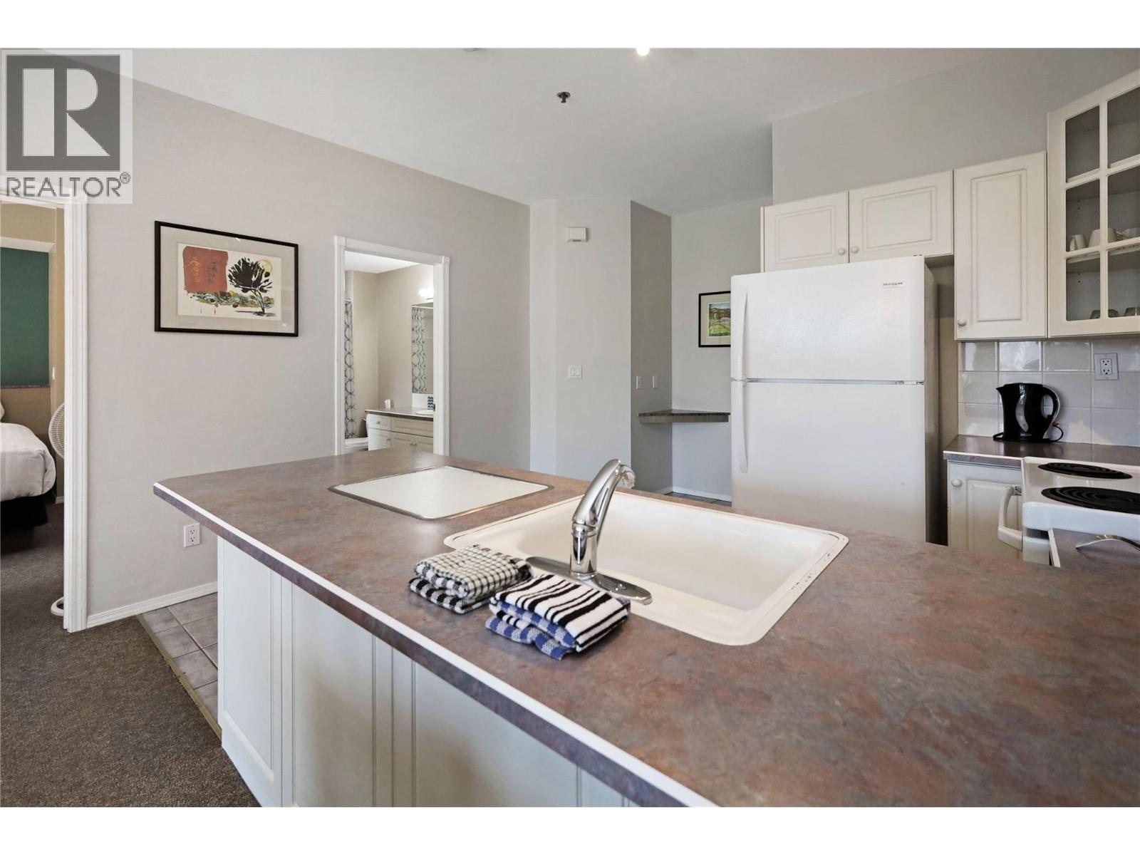#1010A 5052 Riverview Road - 16