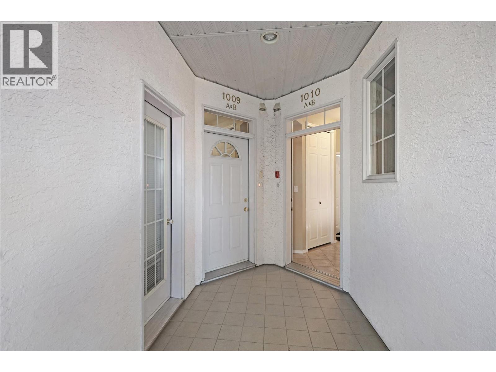 #1010A 5052 Riverview Road - 33