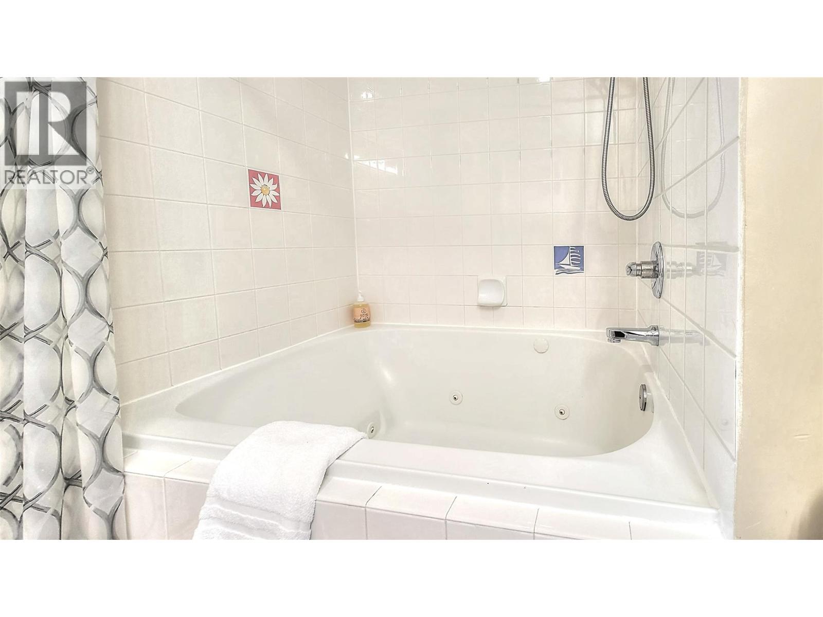 #1010A 5052 Riverview Road - 27
