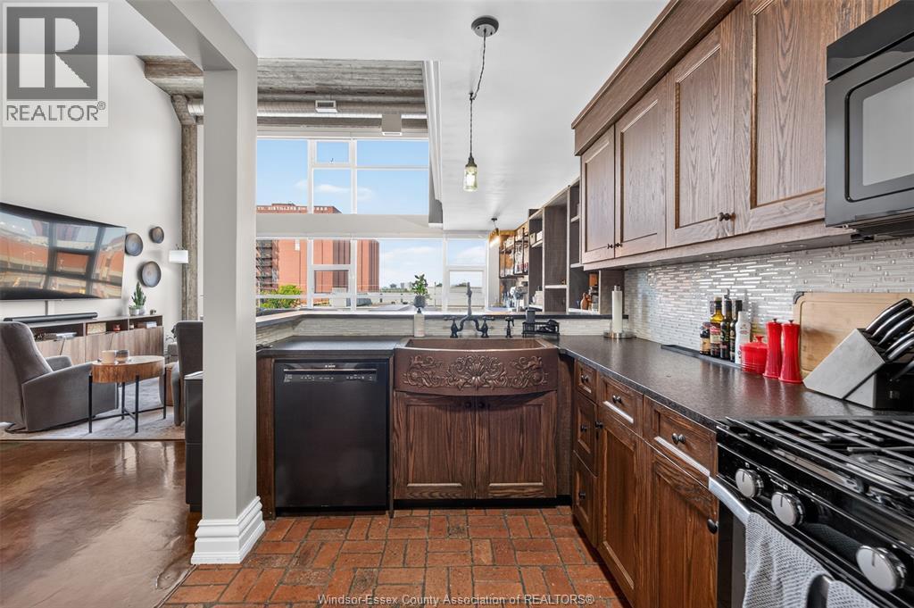 #301 2175 Wyandotte STREET East - 13