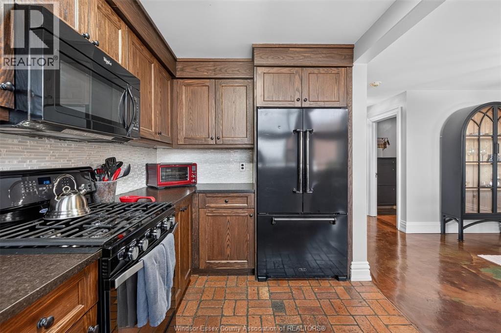 #301 2175 Wyandotte STREET East - 15