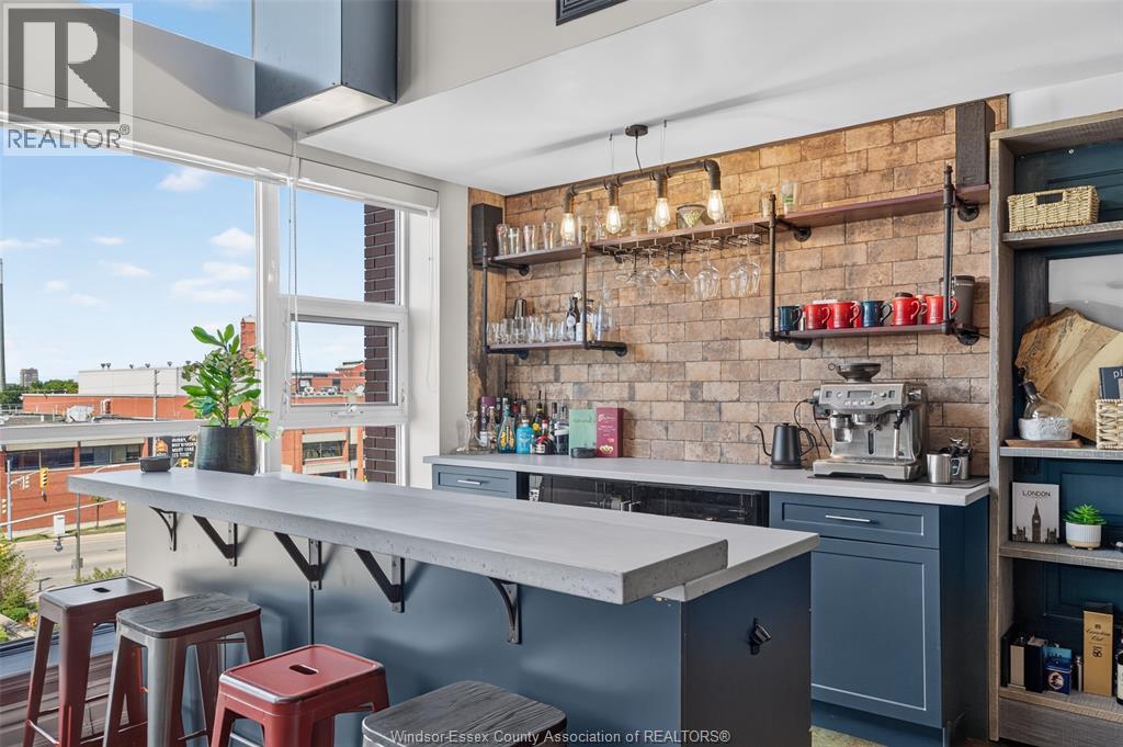 #301 2175 Wyandotte STREET East - 17