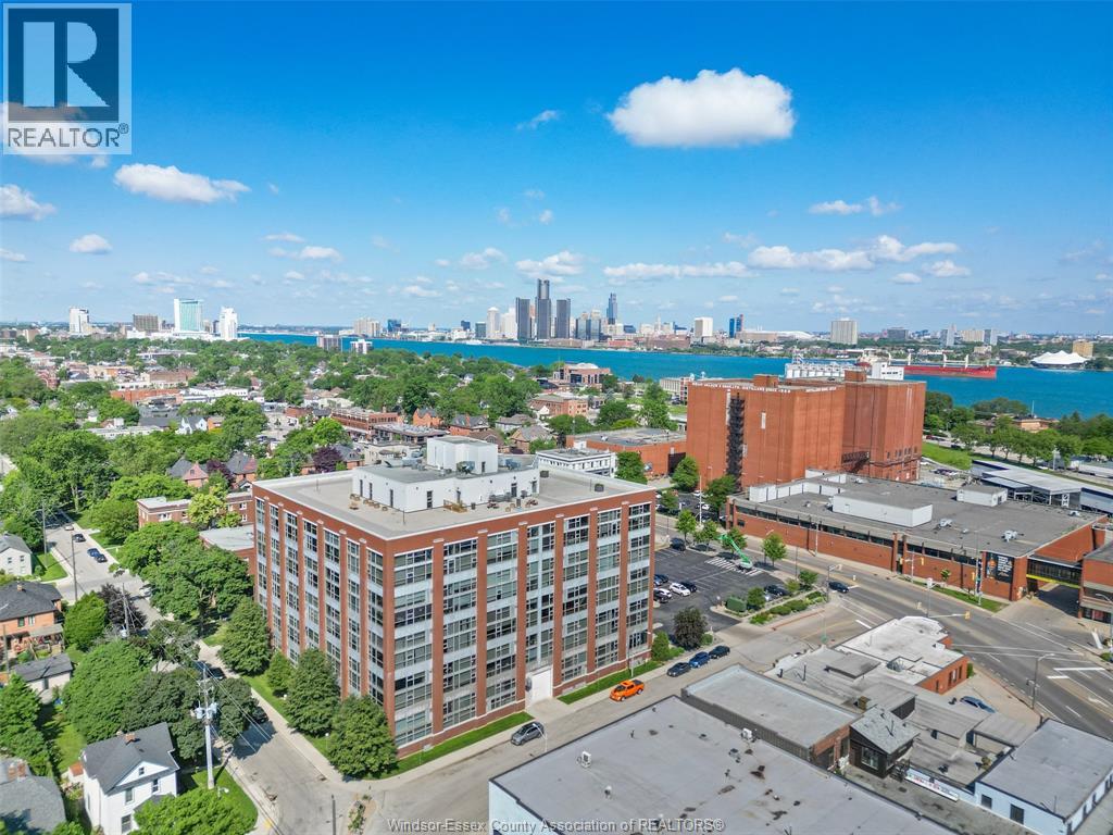 #301 2175 Wyandotte STREET East - 2