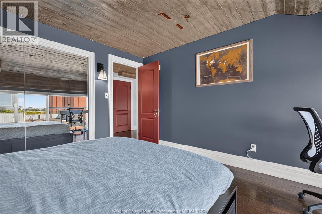 #301 2175 Wyandotte STREET East - 31