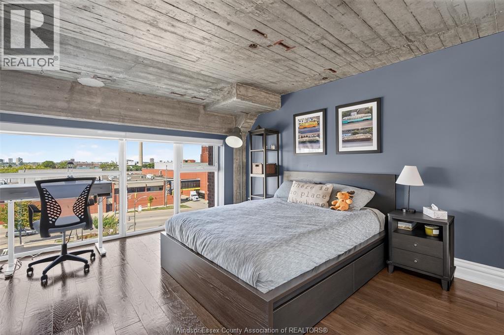 #301 2175 Wyandotte STREET East - 32