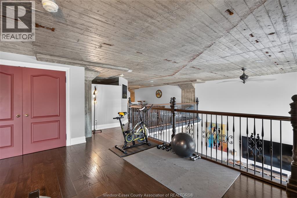 #301 2175 Wyandotte STREET East - 36