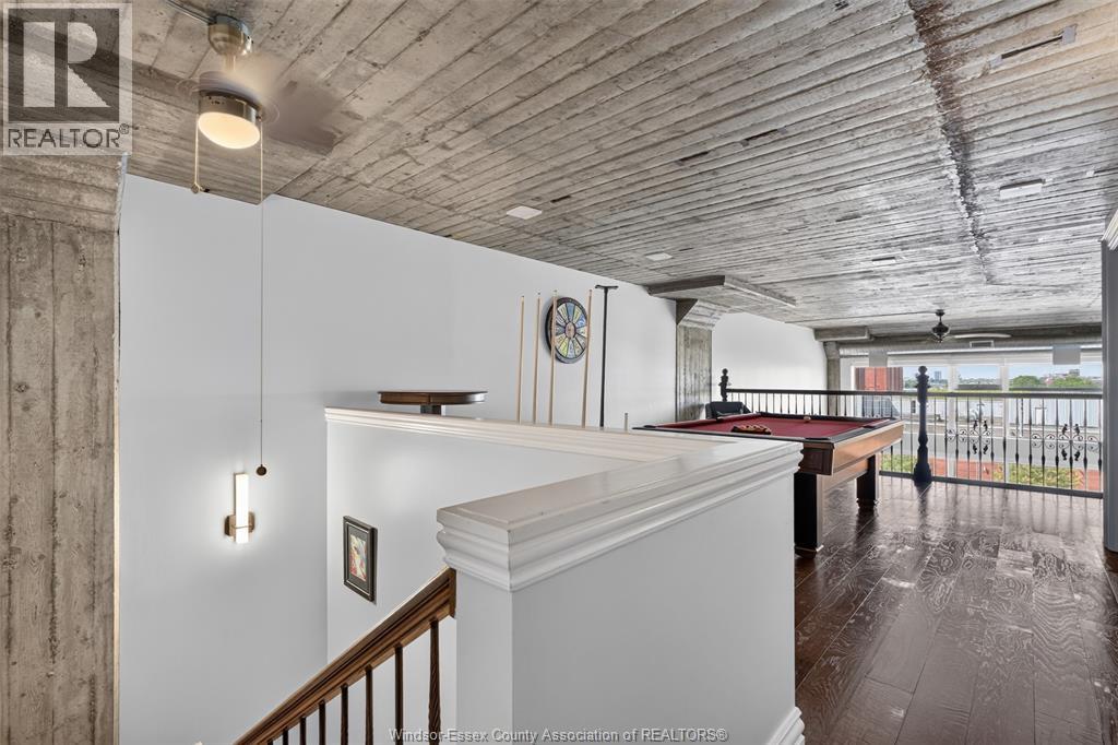 #301 2175 Wyandotte STREET East - 38