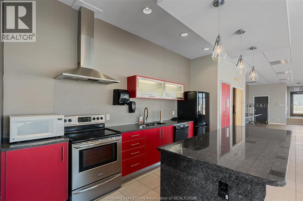 #301 2175 Wyandotte STREET East - 39