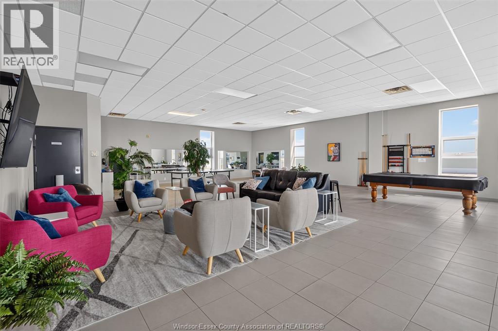 #301 2175 Wyandotte STREET East - 40