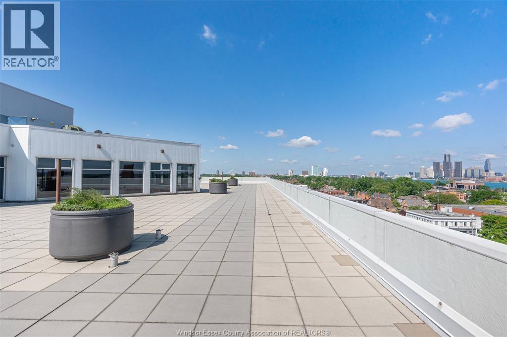 #301 2175 Wyandotte STREET East - 43