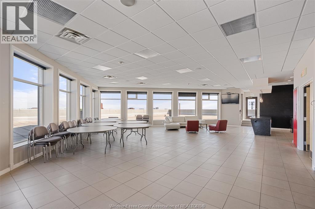 #301 2175 Wyandotte STREET East - 44