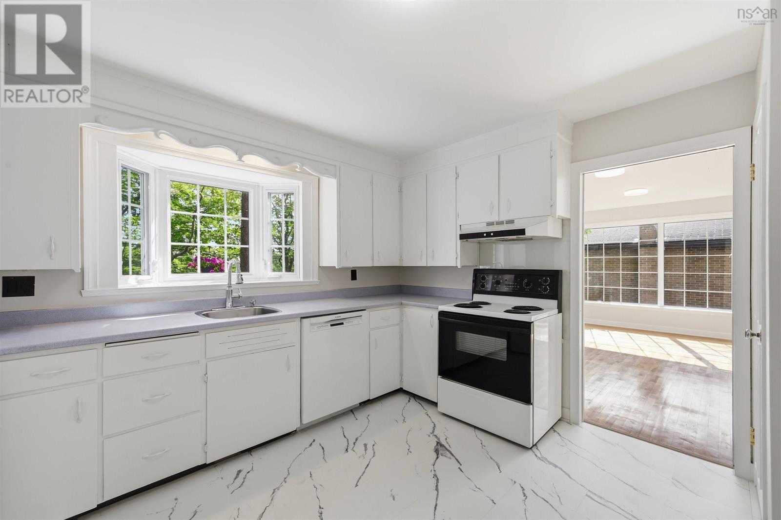 Property 15 of 51 of 43 Deepwood Crescent