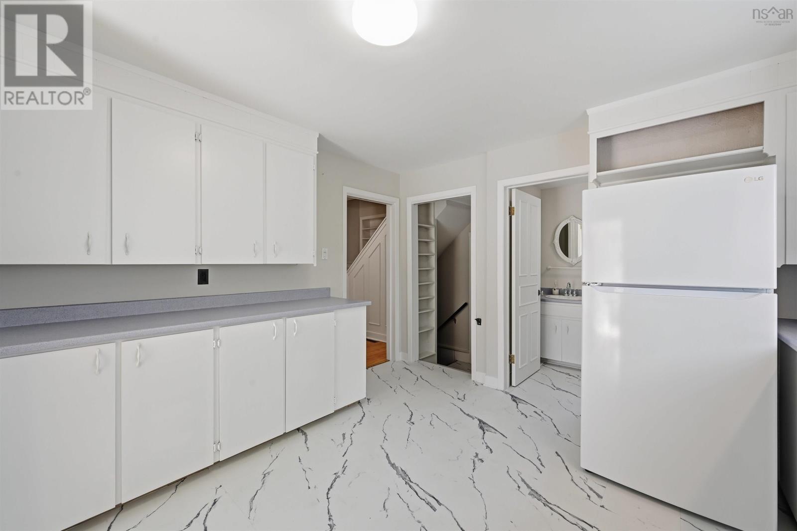 Property 17 of 51 of 43 Deepwood Crescent
