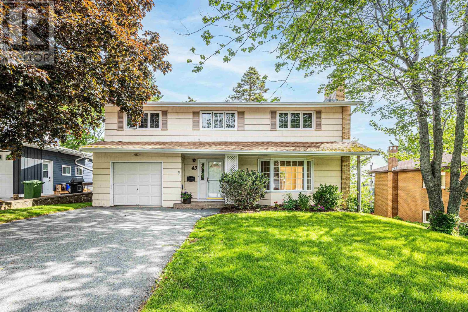 Property 44 of 51 of 43 Deepwood Crescent