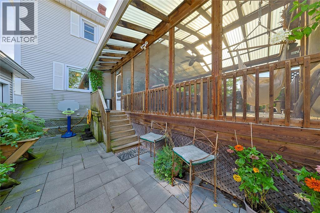 366 Cameron STREET - 10