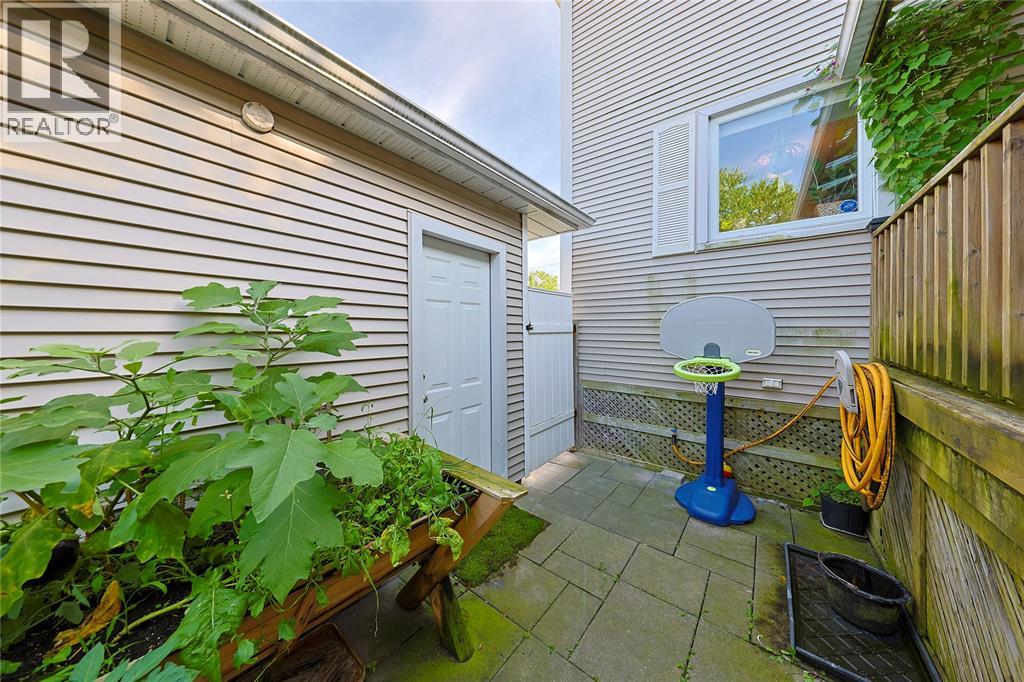 366 Cameron STREET - 12
