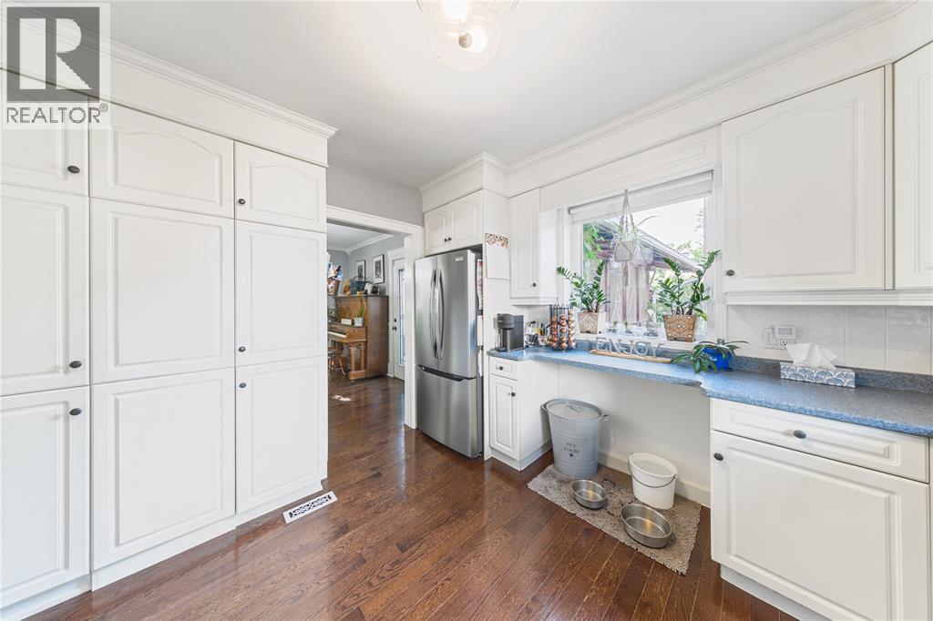 366 Cameron STREET - 28