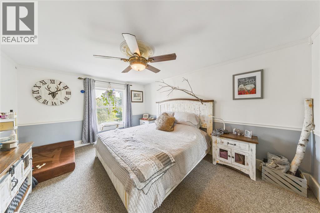 366 Cameron STREET - 34