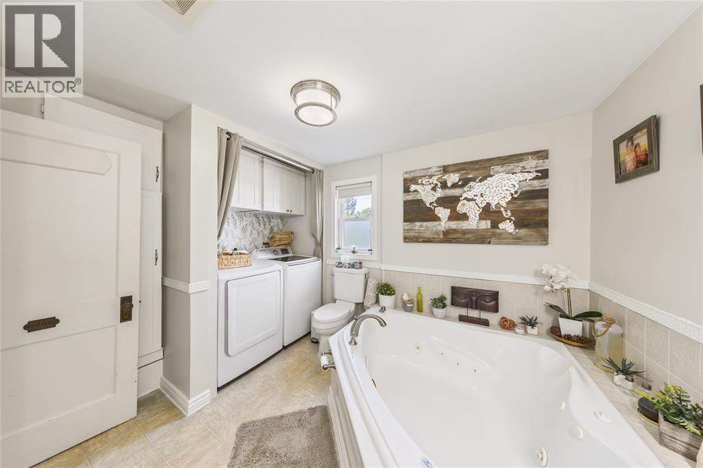 366 Cameron STREET - 41