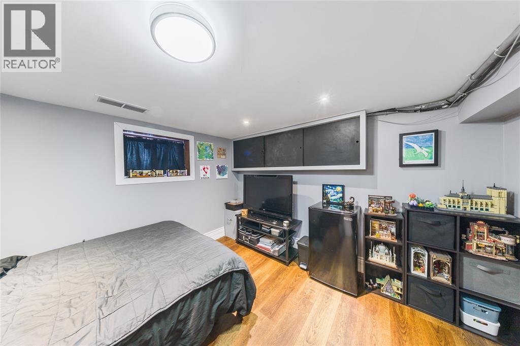 366 Cameron STREET - 45