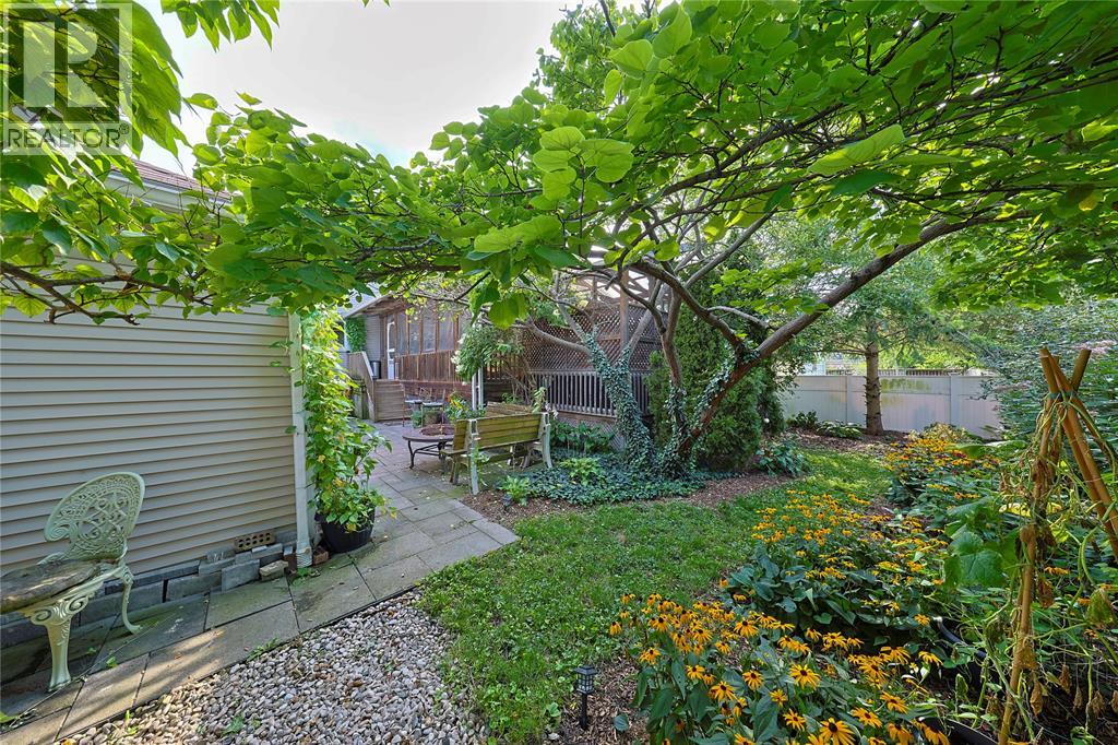 366 Cameron STREET - 7