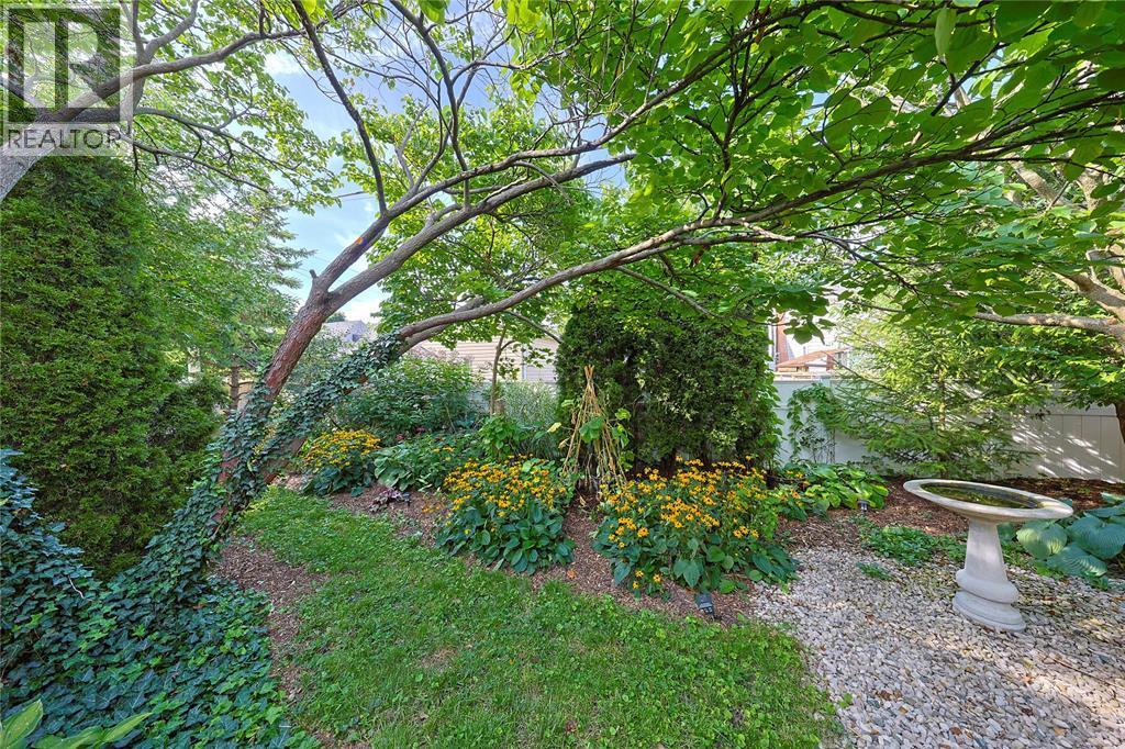 366 Cameron STREET - 8