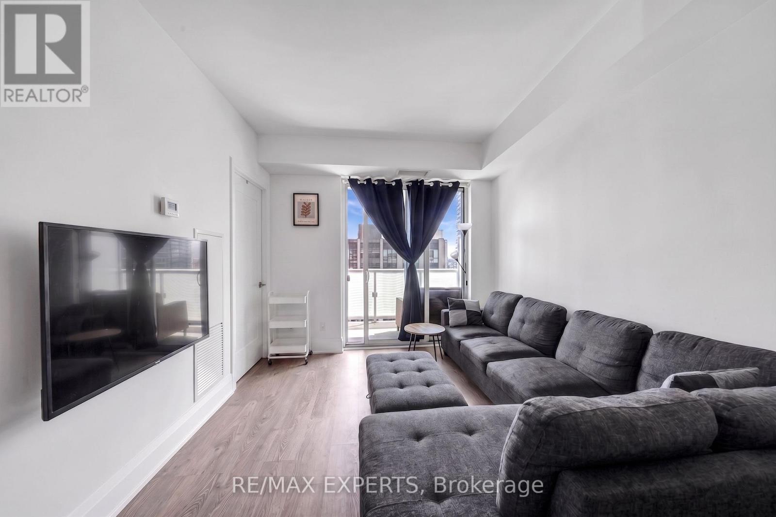 #2103 101 ERSKINE AVENUE - Image 6