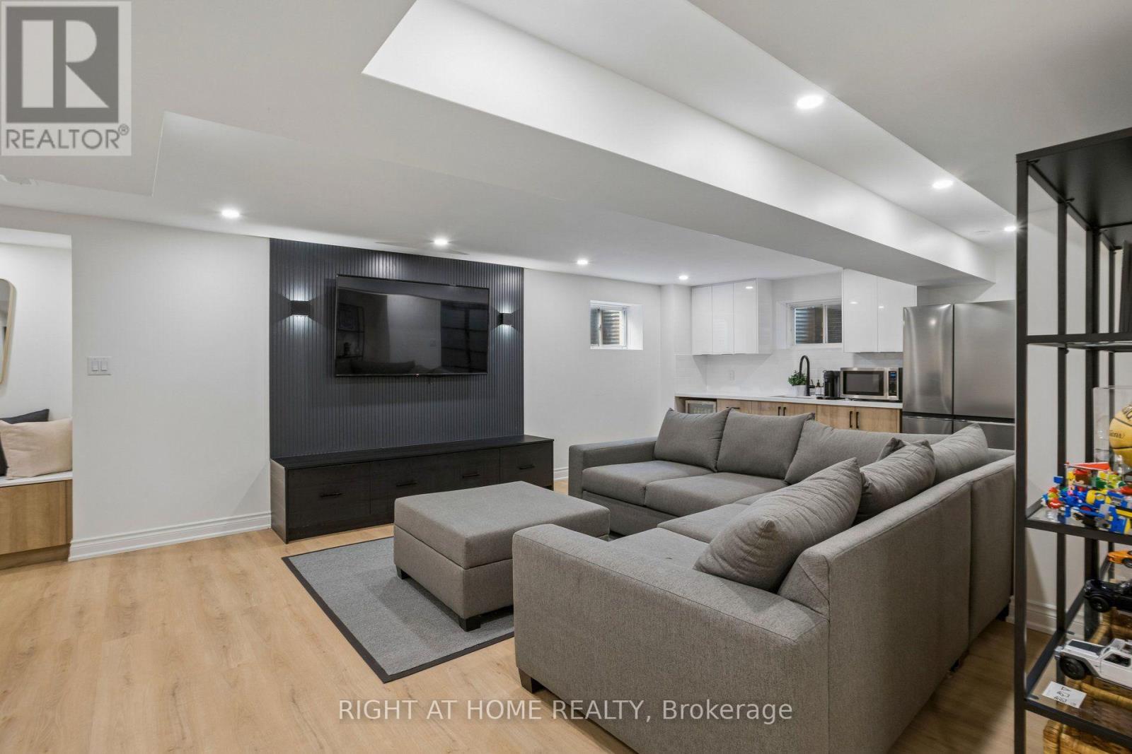 26 BIGNELL CRESCENT - 16