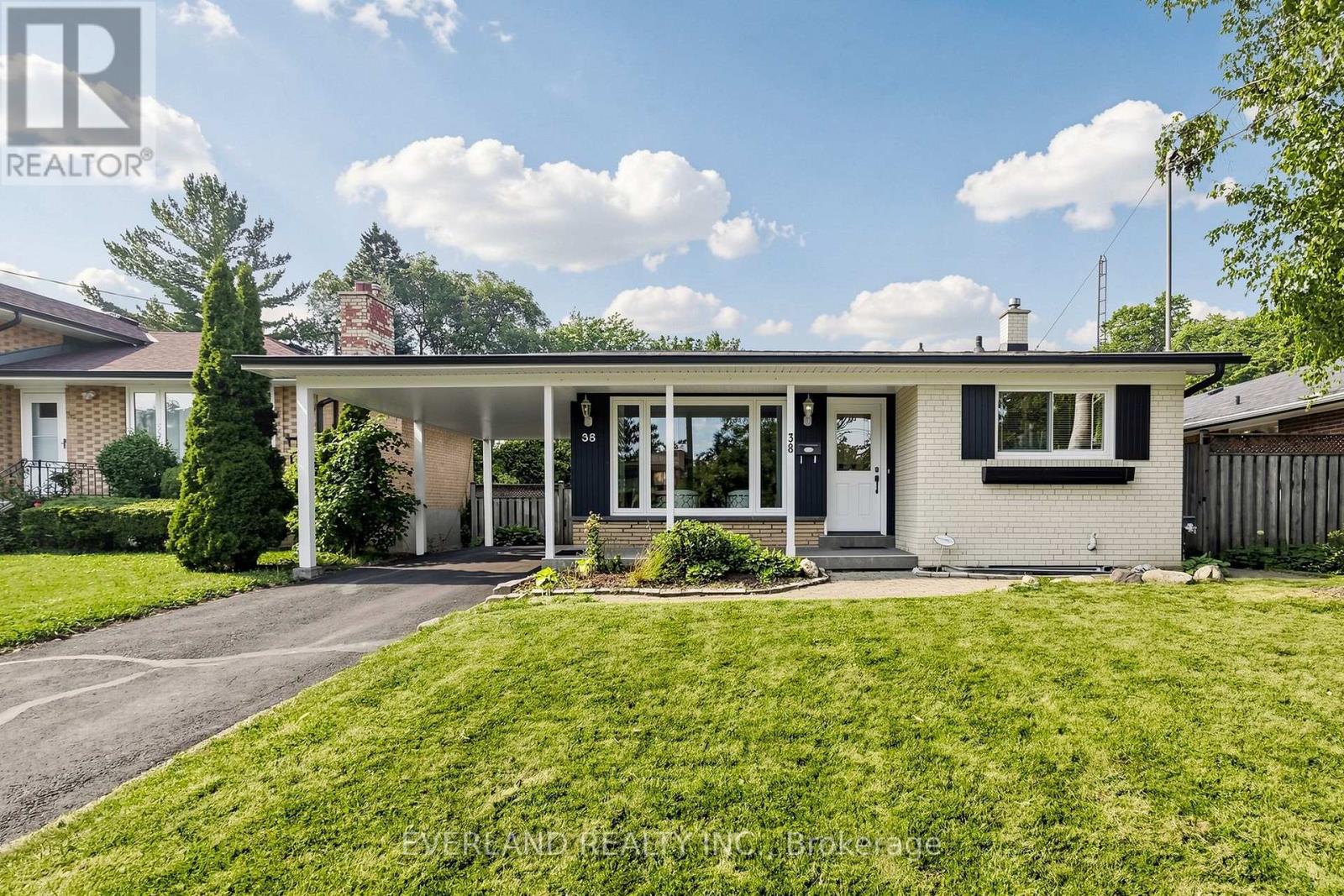38 SIX NATIONS AVENUE - 1