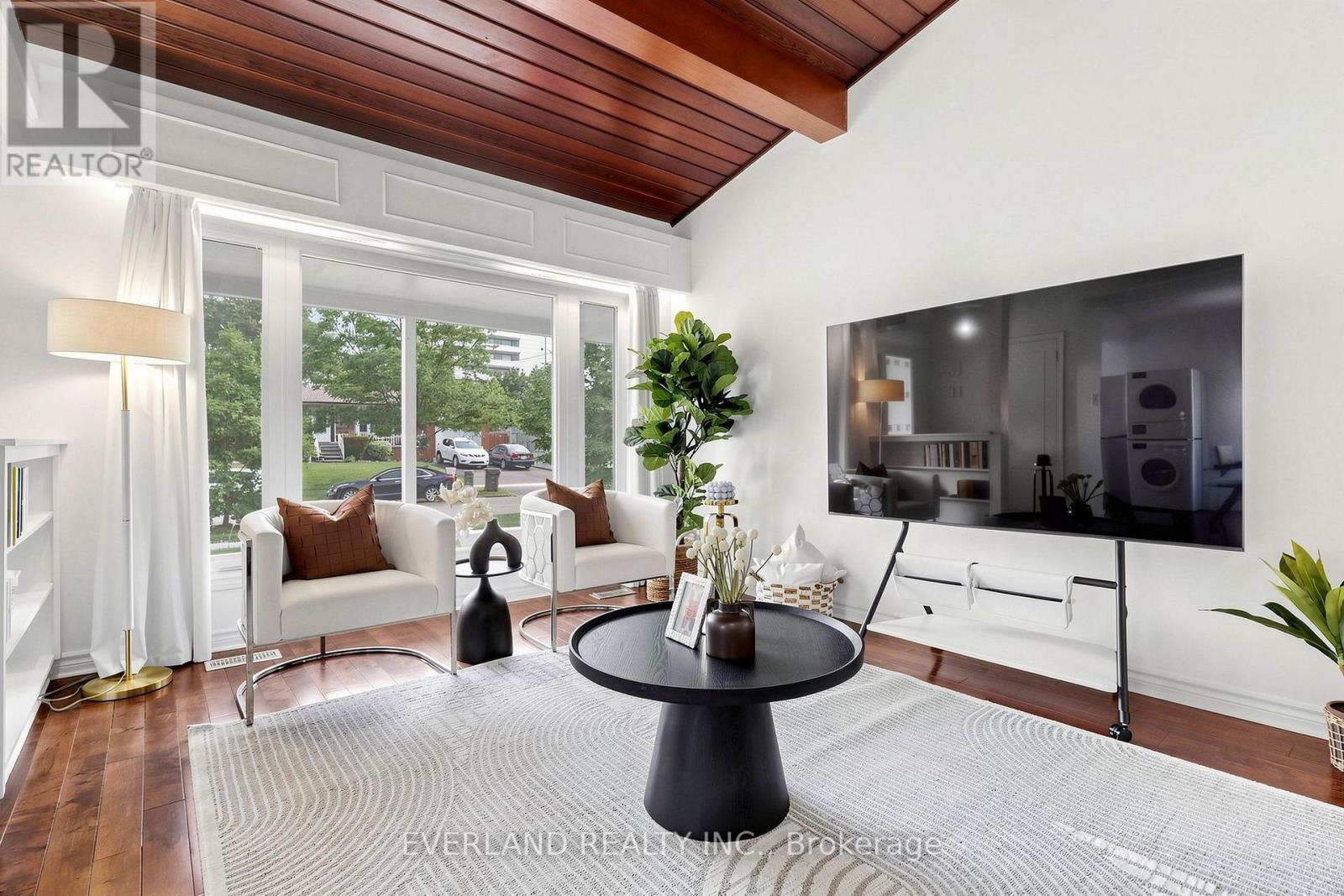 38 SIX NATIONS AVENUE - 2