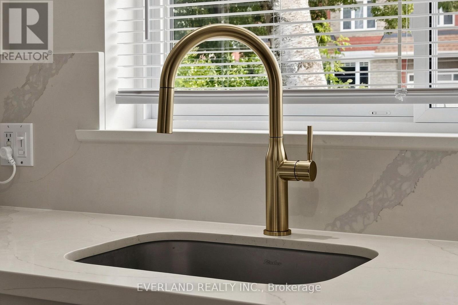 38 SIX NATIONS AVENUE - 8
