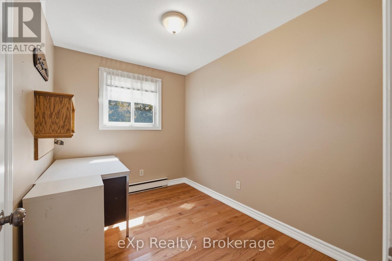8 GREY STREET - Image 13