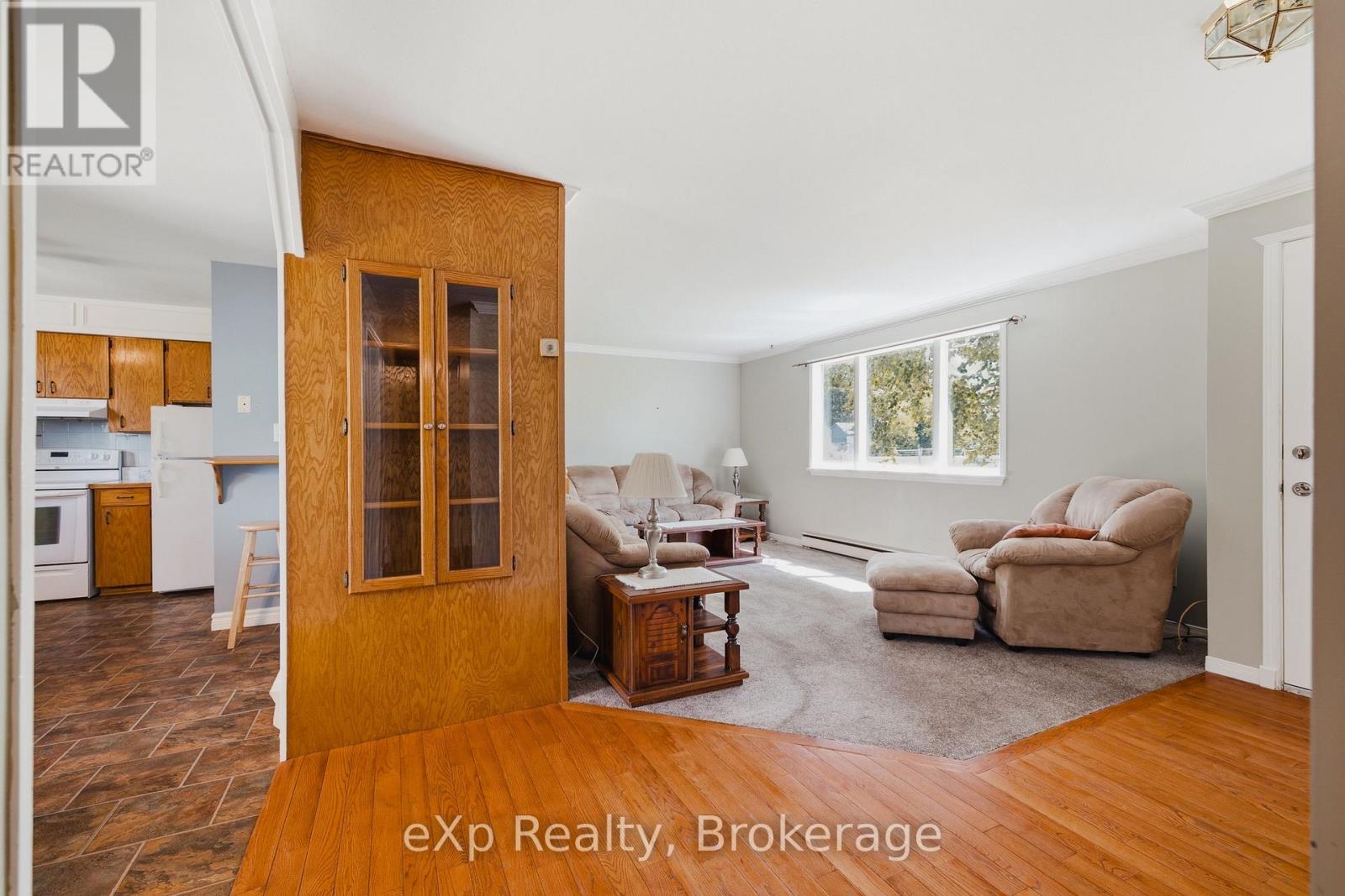 8 GREY STREET - Image 16